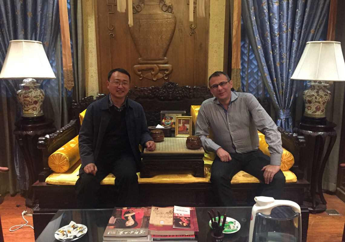 CEO of Foundertype Mr. Jianguo Zhang and José at the traditional Lao She Tea House in Beijing.