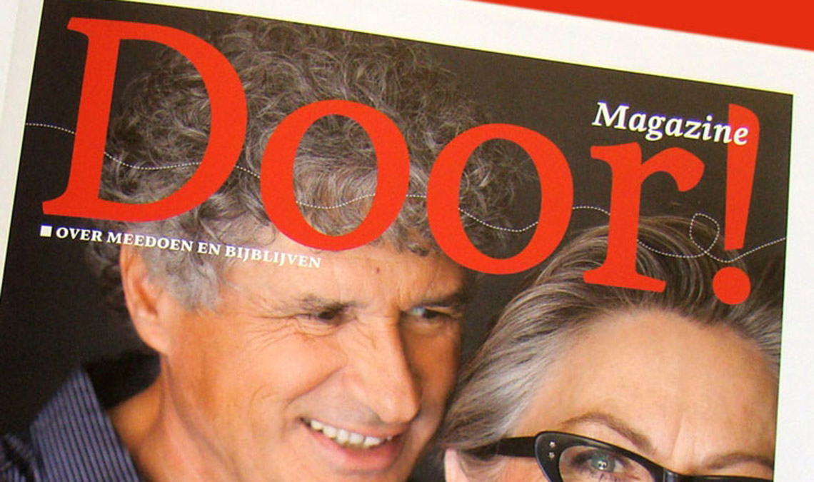 Door magazine header Sirba font