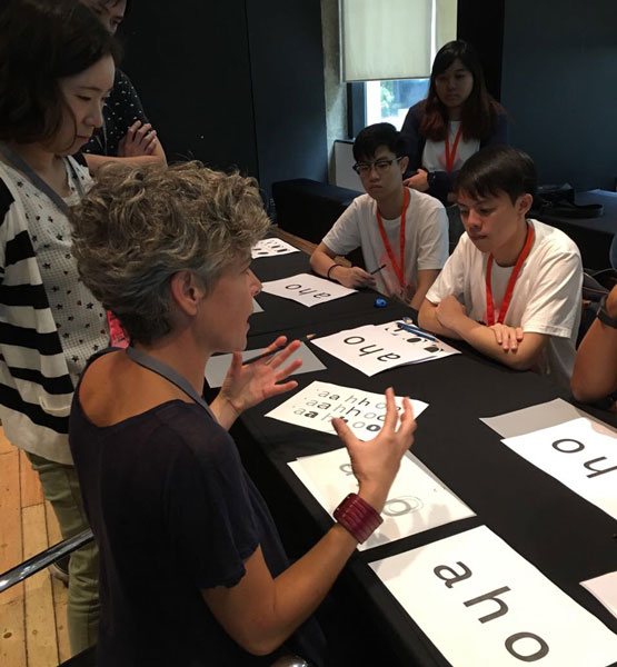 Veronika Burian giving a type design workshop in Thailand.