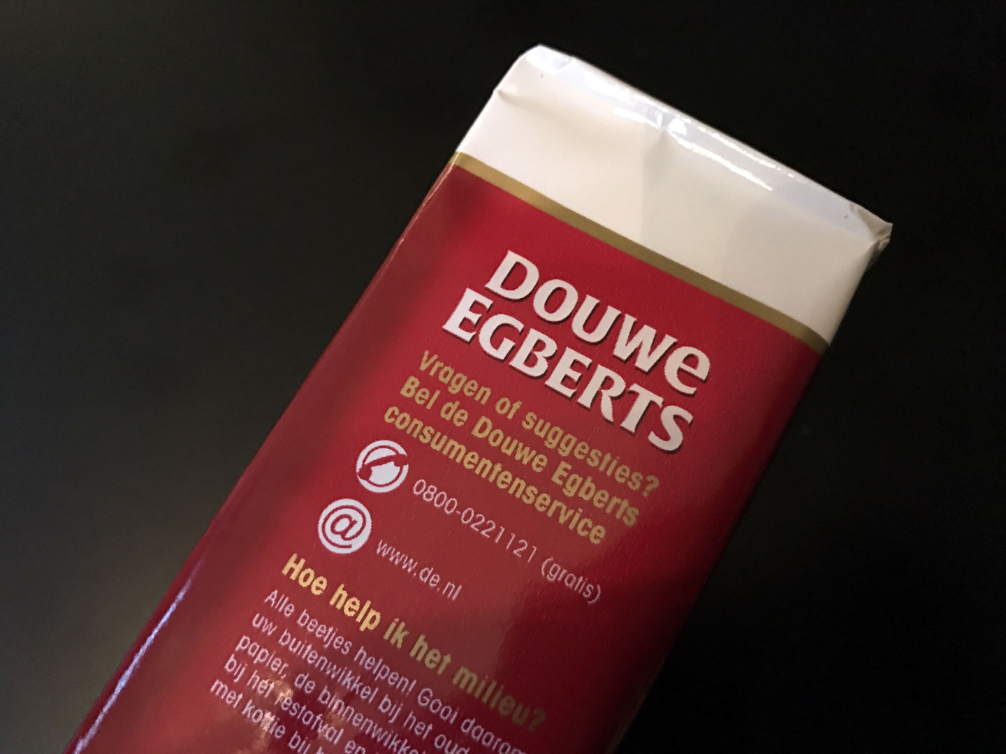 Prestatie De maniac Douwe Egberts packaging | TypeTogether